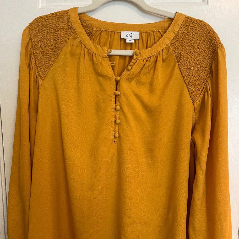 Beautiful CROWN & IVY Blouse with Smocked Shoulders Sz Large